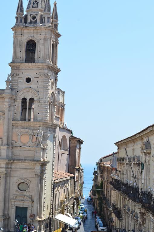 Appartamenti Piazza Duomo Ачиреале Номер фото